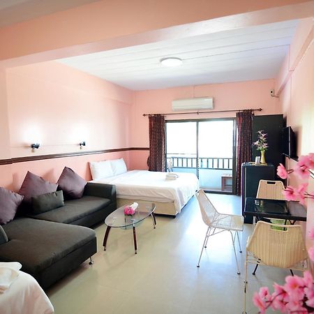 The Famous House - Jomtien Otel Dış mekan fotoğraf